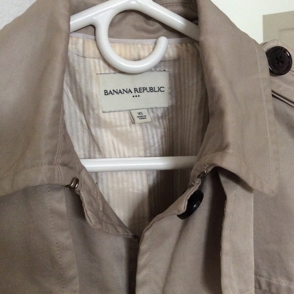Banana Republic trench in XS. - Picture 2 of 4